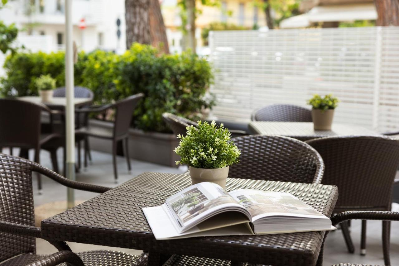 Hotel Balaton Riccione Exterior photo