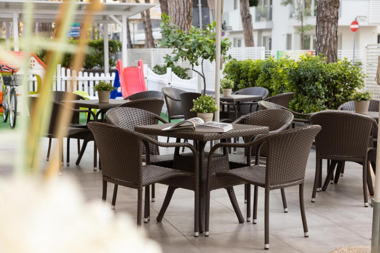Hotel Balaton Riccione Exterior photo